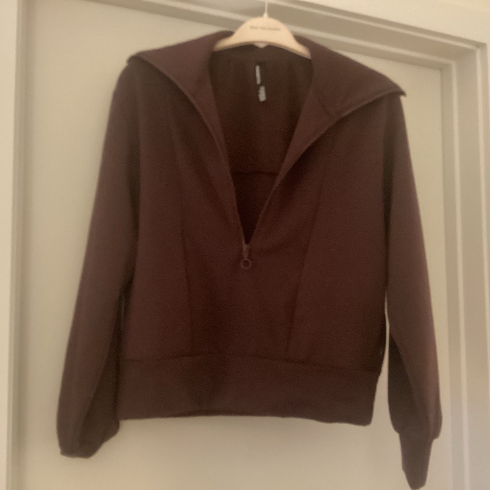 Half zip fleece lined sweat shirt with collar. Maroon color & very soft